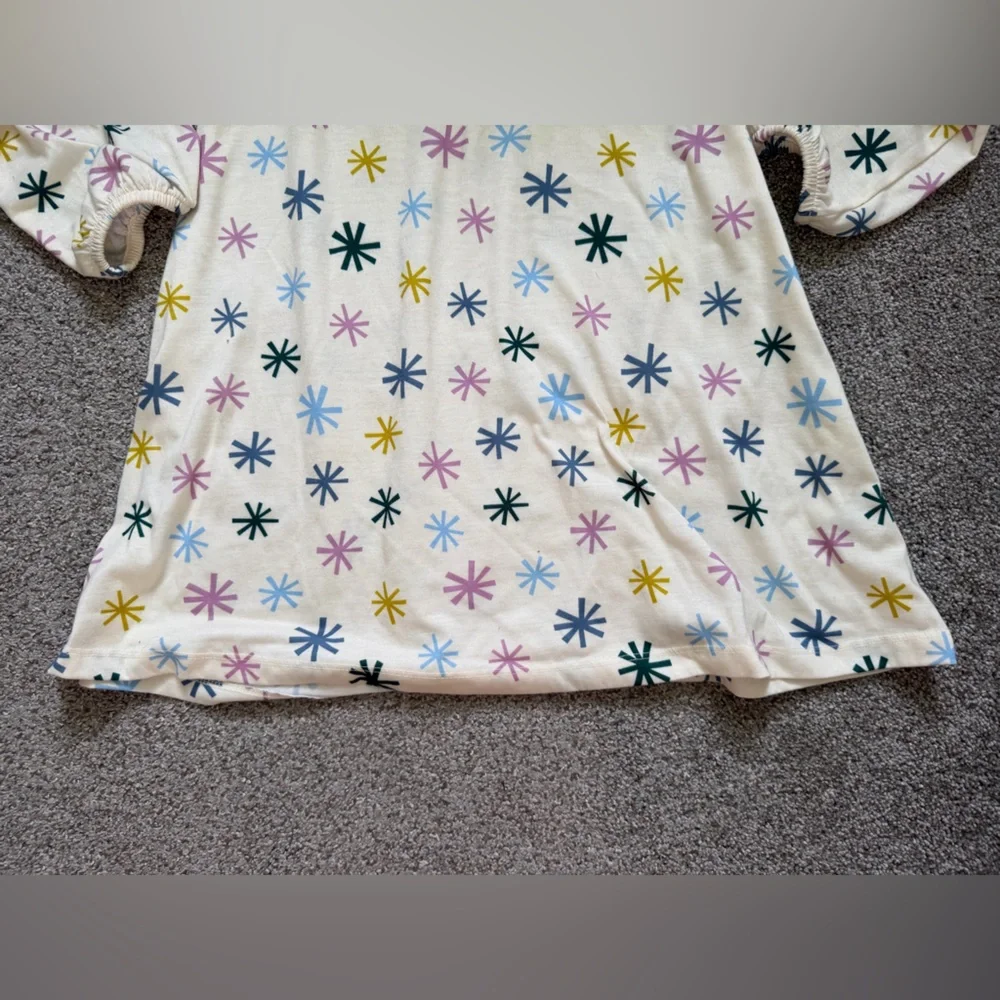 Hanna Andersson Holiday Print Nightgown in Colorful Snowflakes on Ecru Size 10